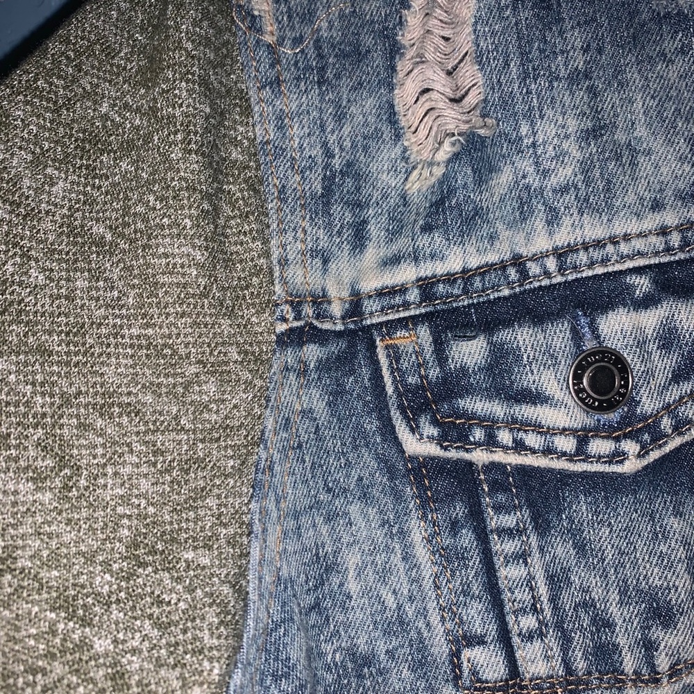 Jean jacket with sweater sleeves - Picture 3 of 4